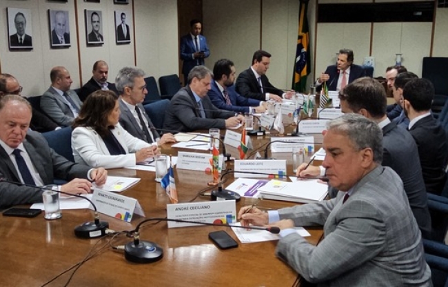 Governador de Minas vai a Brasília em busca de solução para dívida com a União
