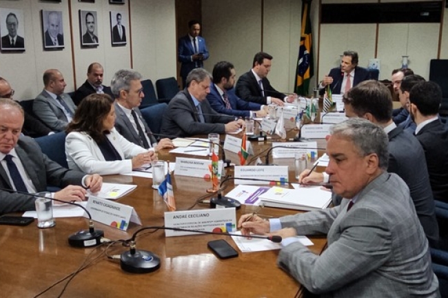 Governador de Minas vai a Brasília em busca de solução para dívida com a União